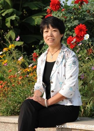 何兰芝照片